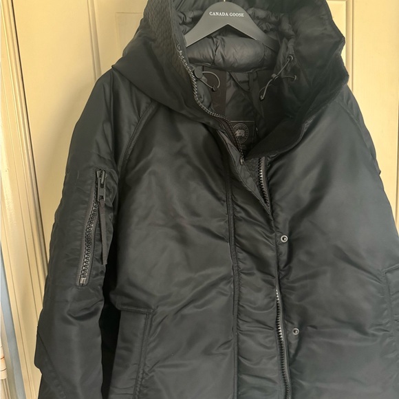 Canada Goose Everleigh Bomber jacket! - Picture 11 of 12